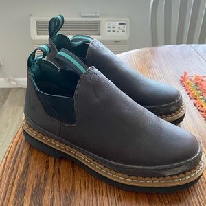 Brand new romeos. Never worn outside.